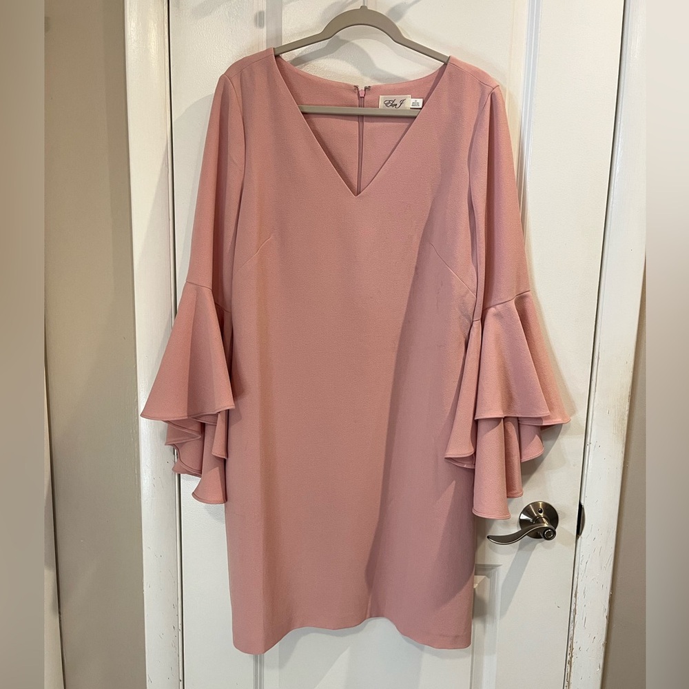 Eliza J Bell Sleeve Crepe Shift Dress Sz 14 Blush Pink Midi Length V Neck - Picture 3 of 14